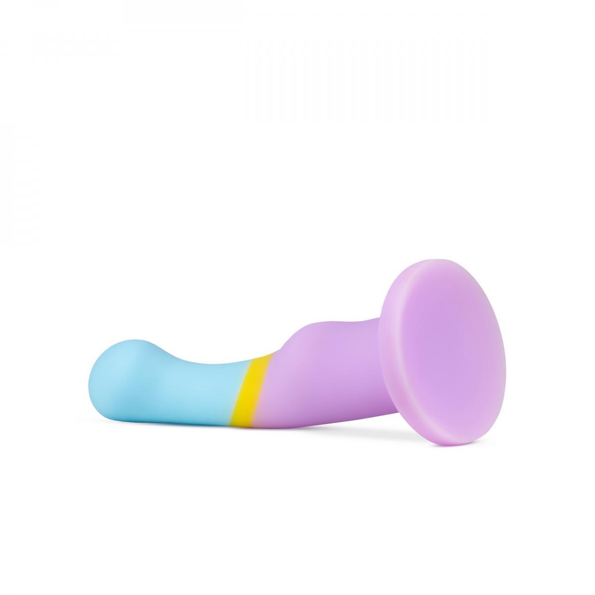 Heart Of Gold silicone dildo